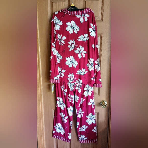 NWT Women's Flora Nikrooz two piece pajama lounge set, burgundy floral, medium - Picture 4 of 8